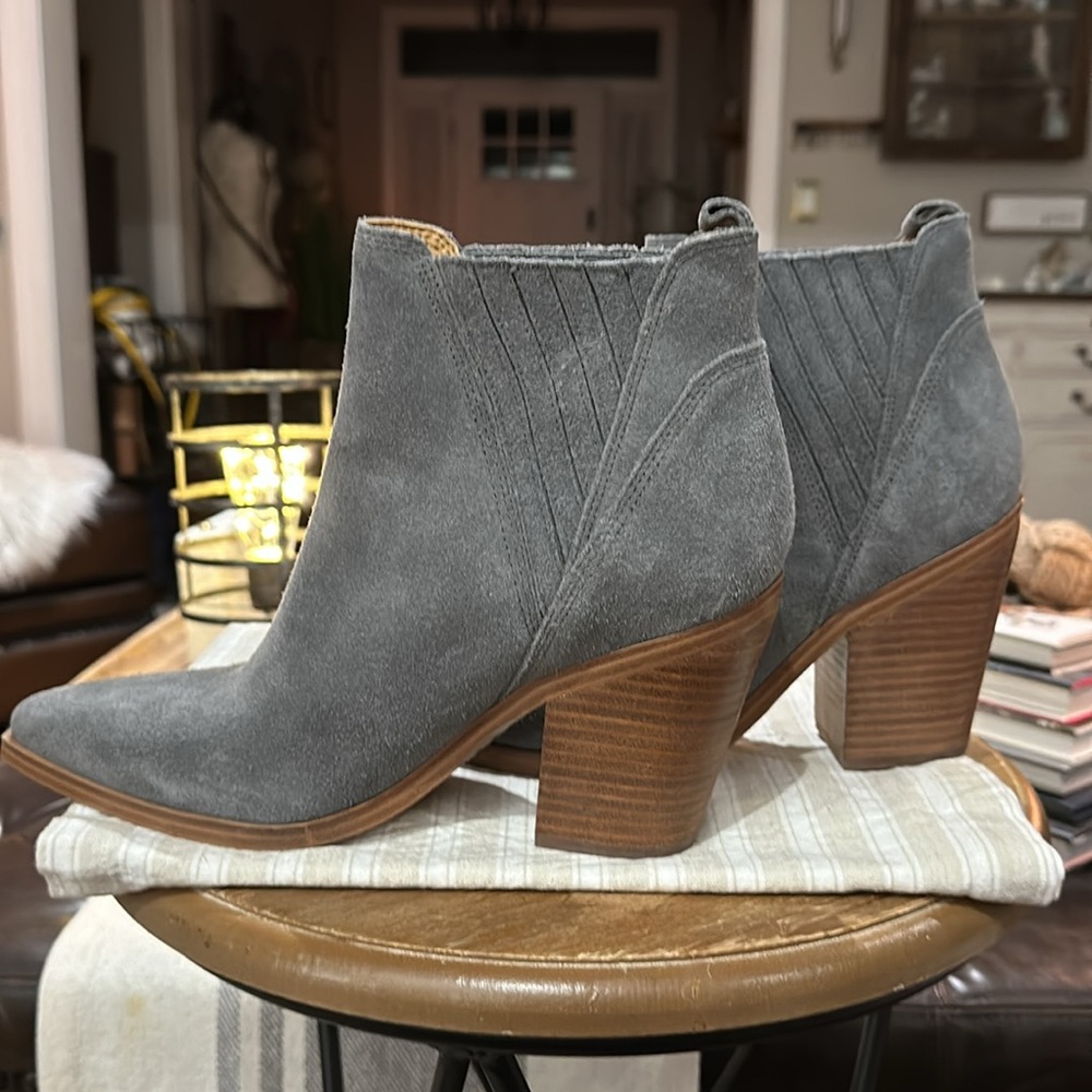 🪧 Marc Fisher Women’s Suede Gadri Bootie, in Medium Grey. Size 9.5 NWOB, Unworn - Picture 7 of 16